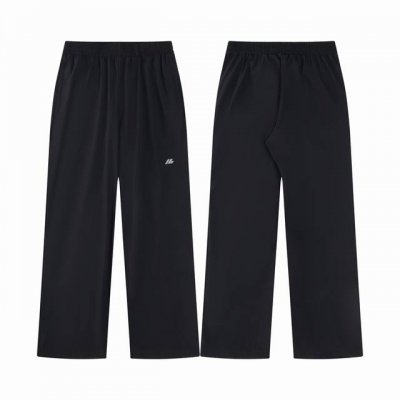 款M837 巴黎 巴黎世家 24Fw Balenciaga 巴黎世家Lb反光字母Logo宽松直筒高品质休闲长裤，经典巴黎字母印花，立体剪裁速干透气秋季薄款休闲长