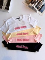 上新 女款四色经典Miumiu缪缪四色纯棉圆领T恤短袖棉面料 面料采用190G杜邦索罗娜丝光棉 颜色 白色 黑色 柠檬黄 粉色 尺码 M L Xl Xxl 面料