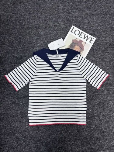 Dior&迪奥新品女装 条纹间色设计 独特海军领短袖 简约不失时尚 尽显优雅魅力 快来选购 展现你的独特风采 Sml三码现货