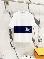 隔天到 Burberry 巴宝莉 经典战马条纹Logo印花 Logo标识精致升级，灵感源自八十年代复古 原版面料 官方同款 短袖T恤 定制260克同缸染面料 手