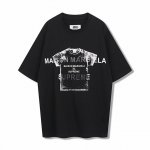 p120【主推让利-10】Supreme Mm6 Maison Margiela联名男女印花T恤、有黑、白两色、Supreme与Mm6首次合作、设计融合解构理念