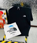 高版本带芯片 The North Face 北面25夏季新款印花休闲宽松情侣款 短袖T恤1038 细节:版本一比一复刻，吊牌 领标 水洗。带Nfc芯片识别 面料
