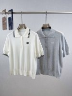 思家 凯旋门Polo领短袖 100%天丝 天丝面料质地如丝绸般顺滑，穿着更舒服自在，透气性好 半开式Polo领，白色领口撞色设计甜美减龄，胸前凯旋门刺绣徽标点缀