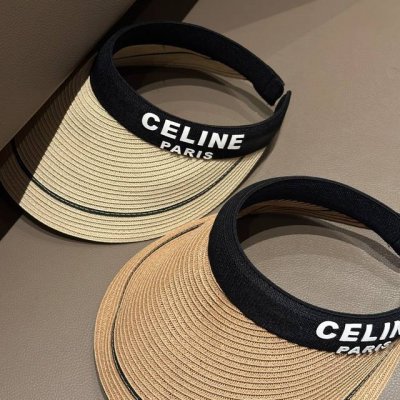 思琳Celine空顶草帽 Upf80+ 遮阳能力杠杠的 用它Get法式优雅 戴上就是 巴掌脸 夹带着一丝俏皮的复古味道而且不挑人 可盐可甜 想要什么风格都可搭