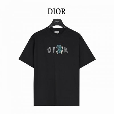 dior 迪奥 25Ss 字母小恐龙刺绣短袖T恤 原版购买，平纹针织面料、本季主题图案补丁、棉质竹节平纹针织面料主要由纯棉纱线制成； 组织结构通常采用平纹组织。