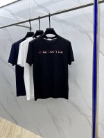 Moncler 蒙口 2025春夏新款首发专柜最新款短袖圆领T恤 高端订制 设计前卫时尚！品牌Logo重工艺设计 高端定制面料.手感柔软.穿着舒适.专柜级别精致