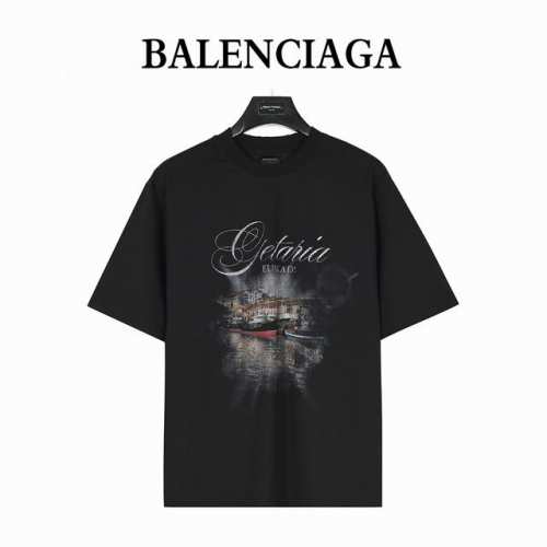 Balenciaga 巴黎世家 25Ss 格鲁尼亚小镇水洗船帆水洗破洞短袖T恤 格鲁尼亚西班牙小镇元素数码印花 面料采用280克重磅精梳棉 百万一体机圆筒布侧身