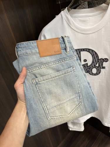 主推 P270 Dior 独家专供25S开春新款迪奥潮男时尚休闲牛仔裤，高端欧版原单裤子，潮流时尚休闲裤子 透气舒适度高，细节无可挑剔，品牌元素设计理念，体现高