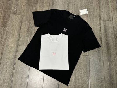 Givenchy 短袖T恤 工艺：印花 颜色：黑色 白色 码数：S~Xl 面料：精梳紧密棉盖棉280G 柔顺手感，做工细致。男女同款宽松版型！
