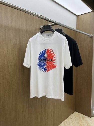 mon 独家首发 2025早春最新品，专柜同步有售，原单狠货，时尚休闲圆领短袖T恤，上身舒适！吸睛而有亮点，采用进口原版面料，顶级印花刺绣工艺字母图案Logo，