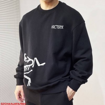 I902 Sz始祖鸟官网 新款字母印花双层重工字母图案不管是T桖还是卫衣都是每年的爆款单品 前幅大面积印花采用大康丽数码印花机直喷 成本极高 经过多次的调试打版