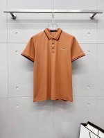 杰尼亚 2025 夏季新款男士翻领polo衫 解锁意式优雅 领口设计是整件短袖的点睛之笔 简约线条勾勒出利落造型 标志性品牌Logo以精致的刺绣工艺呈现于胸前