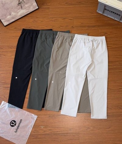 Lululemon 露露新款轻量透气 户外运动 机能工装裤 面料手感超级舒服！轻薄透气！ 高端立体裁剪设计，上身修身显瘦！运动灵活舒适！ 代工品质。 后腿处经典