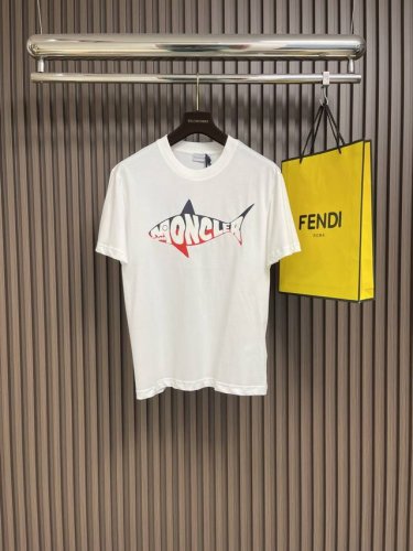 moncler 鲨鱼印花双纱纯棉短袖T恤，260G双纱纯棉顶级面料 手感柔软 百分百纯棉 定染硫化黑无尘处理 亲肤性极佳。尺码：M-3Xl M码衣长68Cm 肩