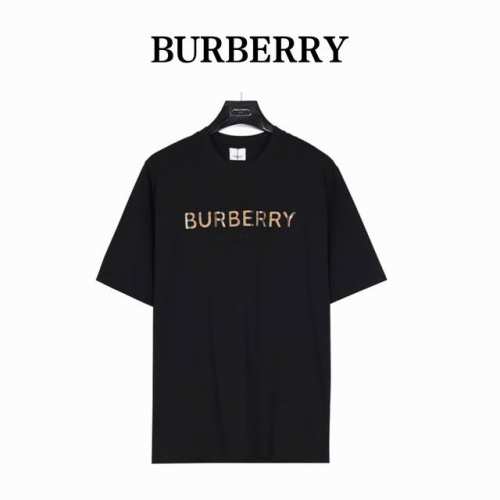 burberry 巴宝莉格纹字母短袖 经典标志字母Logo 印花+刺绣 简约百搭，宽松大版型，质感满满 .可男可女的经典款，基础百搭不失时尚魅力 绝对是今夏的爆