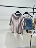 粉棕条纹圆领短袖T ，面料：棉+氨纶 颜色：粉棕条纹 prad* 25Ss春夏新款 撞色条纹微标宽松版短袖T恤丨 高版出品！ 简约闲适糅合复古摩登氛围 精密平纹