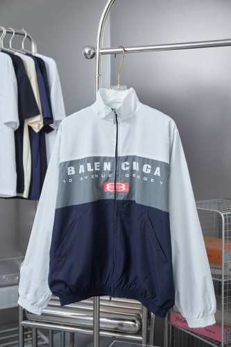 巴黎世家 Blcg 25Ss 82三拼色红双环印花拼接冲锋衣夹克 轻奢主义 男女日常通勤穿搭必备单品 正确版本 随意对比 详细特征 定制防风牛津面料 面料整体做