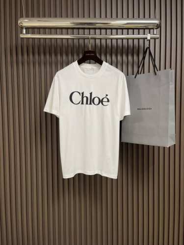 Chloe 2025Ss春夏新品字母Logo装饰修身T恤 纯棉面料穿着舒适 修身合体版型上身巨显瘦 不管是内搭或者外穿都很好看 万能百搭单品 印花工艺字母吸睛好