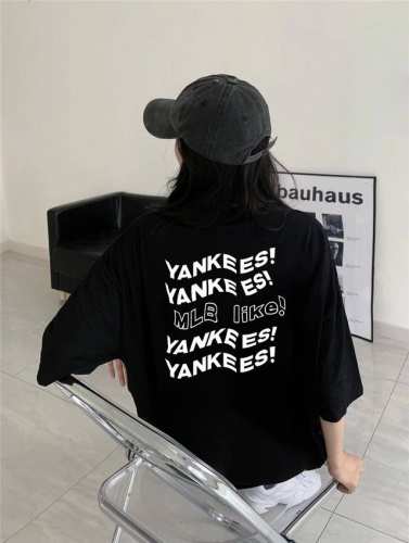 mlb Yankees-Ny 扭动字体短袖半袖T恤 采用260G双纱100%新疆精梳纯棉面料 采用过肩拉条工艺，百洗不变形！ -采用高端印花，百洗不开裂！ 宽松