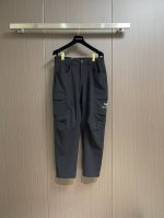 arcteryx 始祖鸟拼接束腿机能裤，户外之于始祖鸟就不需多讲了，霸主级！24Hours概念，全天候！中等厚度，柔软舒适有骨感，都是定织的面料否则色系质感不一