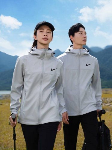 190 Nike耐克 高端产品 三合一复合冲锋衣外套 男女情侣同款Gore-Tex户外机能防水防风滑雪城市硬壳压胶冲锋衣拉链夹克外套 男女同款简单清爽，上身效果