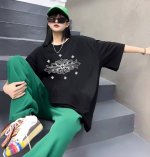 上新！克罗心经典短袖T恤，标志Logo极简的设计转化为服装语言，就如这件基础短袖T恤，有着极其细腻的面料质感，平淡中无处不透入极简高级质感！ 简单、个性、品牌辨