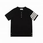 Thom Browne 汤姆布朗 四杠针织polo衫 升级，灵感源自八十年代复古 原版面料 官方同款 圆领 短袖 定制 网纱毛衣针织面料 手感非常舒服 春夏最新
