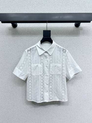 Ce*水溶花短袖上衣 经典又有型 各种都能完美驾驭 高级成衣做法 细节美到爆 精美又日常 轻松驾驭 质感棒棒哒 减龄 时髦休闲少女感 强推 高品质 尺码Sml
