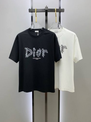 Dior 迪奥 单穿打底都是首选 高定面料 认准袖子下摆是无痕修袖 240克纯棉 2025春夏新品短袖时尚经典圆领短袖时尚单品设计，更加时尚舒适，高标准定制，上