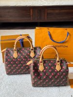 Speedy 樱桃印花 枕头包 Lv 新款系列 City Keepal手袋,全网首发 Lv Speedy Nano 枕头包这款Retiro 手袋以标志性 经典永