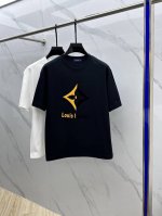 Louis Vuitton 路易威登 2025Fw春夏新品圆领打底外穿T恤，立体感Logo微廓形半袖纯棉打底，手感面糯有骨感，柔而有韧性。工艺处理，韧性和抗皱性