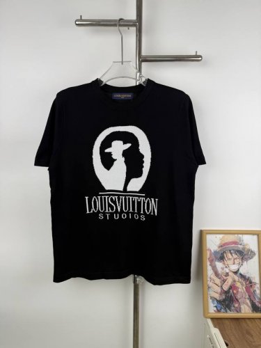 款号G611 新款Louis Vuitton 路易威登黑白人像针织短袖男女同款 夏季随便搭配什么都可 Lv款必入 穿起来很酷感的短袖 衣柜里无法拒绝的宝藏单品