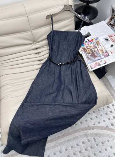 上新啦～25夏季新品！抹胸收腰连体裤 阔腿裤，复古甜辣风叠搭高街时髦单品穿搭！立体剪裁版型百搭又显瘦！定制五金腰带细节感满满，进口面料！Sml。