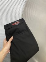 P250 Prada普拉达 加绒加厚休闲裤西裤 内里加绒 冬季御寒最新款休闲加绒裤 原单渠道货源手感很柔软，带有微微弹性 小直筒修上身效果非常漂亮 原版五金 上