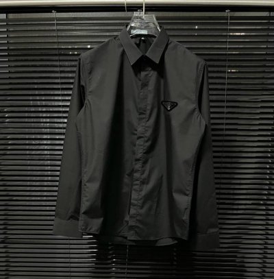 prad普拉达 经典倒三角字母黑色金属勋章拼接 高品质长袖衬衫 男女同款 码数：M-3Xl.