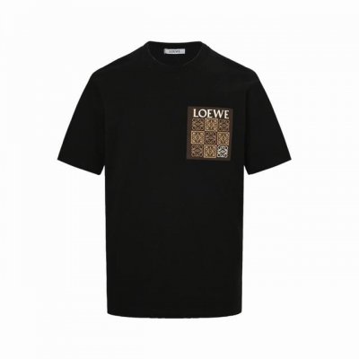 Loewe 罗意威 25Ss 口袋压花Logo短袖 采用260G 精梳棉面料，32支双股双纱打造，胸口真皮口袋九宫格Logo，采用真皮激光切割，经过水洗缩水软化