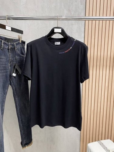蒙*Moncler 25Ss春夏新款首发专柜最新款短袖圆领T恤 高端订制 设计前卫时尚！品牌Logo重工艺设计 高端定制240克面料.手感柔软.穿着舒适.专柜级