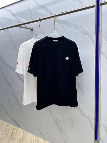 Mon*蒙口 2025Fw春夏新品圆领打底外穿T恤 立体感Logo微廓形半袖纯棉打底 手感面糯有骨感 柔而有韧性 工艺处理 韧性和抗皱性能得到大幅度提高 微廓形