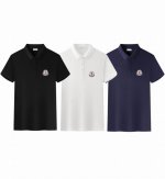 上新款号: M2001 Moncler 蒙口2025新款短袖翻领polo衫 定制大徽章绒标字母Logo 男女同款 采用定制丝光珠地棉面料 面料细腻舒适透气亲肤感