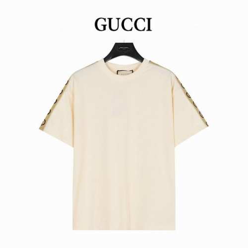 gucci 古驰 肩部侧边双G织带短袖T恤 夏季渠道限定新款 简约又不失风格的复古品牌标识， 夏日炸街酷毙了 情侣气质款的杏色+黑色，两色推荐入手。 采用定制面