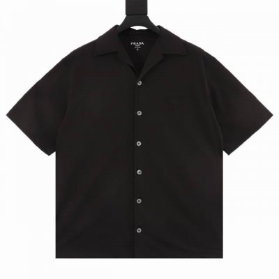 prada普拉达prd 布标纽扣短袖衬衫 正品9650购入开发 采用40支珠地双股面料 激光烧花+胶浆印花工艺 布匹酵洗 定制1 1商标 宽松版型 size S
