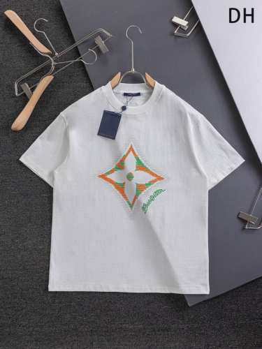 Louis Vuitton 路易威登 1V 微宽版型S-Xl 25Ss Lv 新品专柜走秀款 胸前四叶草彩绘直喷印花发泡Logo 男女同款！短袖不在千篇一律的大
