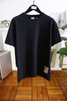 巴宝丽 Burbe*Ry. 25Bur夏季新品男士圆领短袖市场最高版本下摆奢华品牌战马Logo标识标注上身就能体会这款设计带来的年轻与时尚感！整体时尚而有潮流，