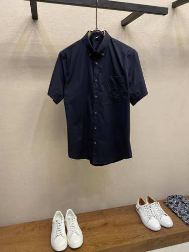bbr、Bur净色世家新品男士高端时装款高支棉面料马标刺绣男士小尖领商务休闲长袖衬衫 设计符合巴*莉美学设计，胸前战马马标刺绣大Logo打造，辨识度非常鲜明，属