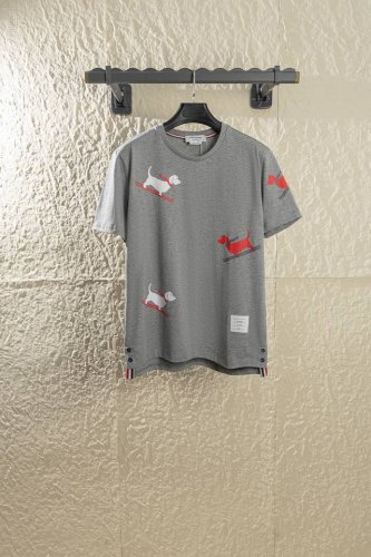 款号Q06 Thom Browne 汤姆布朗 电商直播爆款 滑板小狗印花短袖T恤 Thom Browne 原版1比1复刻下摆开衩高端极简短袖，简约奢华是汤姆家的