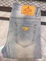 经典大牌普拉达牛仔裤长裤 男装品牌服饰简约大气潮流时尚款修身小脚牛仔裤 夏薄款微弹力舒适透气纯棉面料 百搭耐看款永不过时 码数28 38 齐全