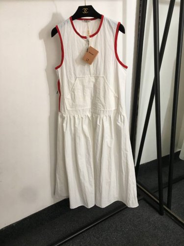 款号20252665 Miumi*新款 拼色圆领拉链无袖背心连衣裙，白色，黑色，Sml， M码；胸围90，总长123