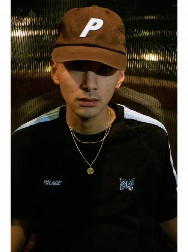 palace X Needles 联名款毛巾短袖 T恤 -关于成衣- 1 面料是定染的80棉+20涤纶的毛巾布 颜色还原度95成以上 2 最费钱的是织带 用料不