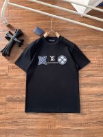 lv 2025夏装新款男女同款短袖T恤，！定制专属纯棉面料，定制原版工艺螺纹，胸前重工字母Logo工艺设计！简约大方，从容百搭，档次极高，完美融入时尚还有风情感
