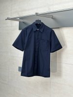 LV 路易 25Fw 早秋新款口袋压花短袖衬衫套装 深蓝色细棉布面料 前胸贴布口袋 经典Monogram压纹点缀 直筒版型剪裁 隐藏式纽扣门襟开合 size S